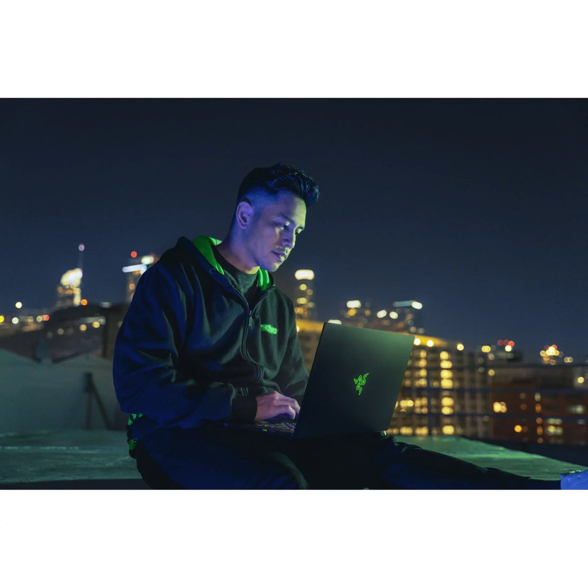 Razer Blade 15 Advanced Edition 15.6" 4K UHD Gaming Computer; Core i9 i9-12900H; NVIDIA GeForce RTX 3080 Ti 16 GB; 1TB Storage; Windows 11 Home